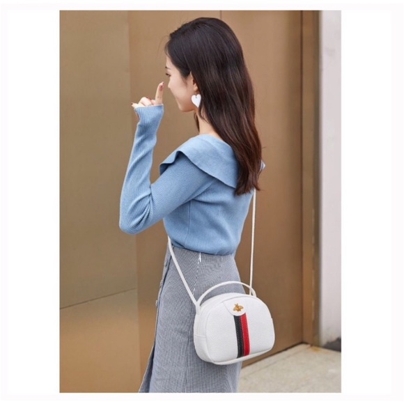 Fashion Embellished Bumble Bee CrossBody - Picture 2 of 8